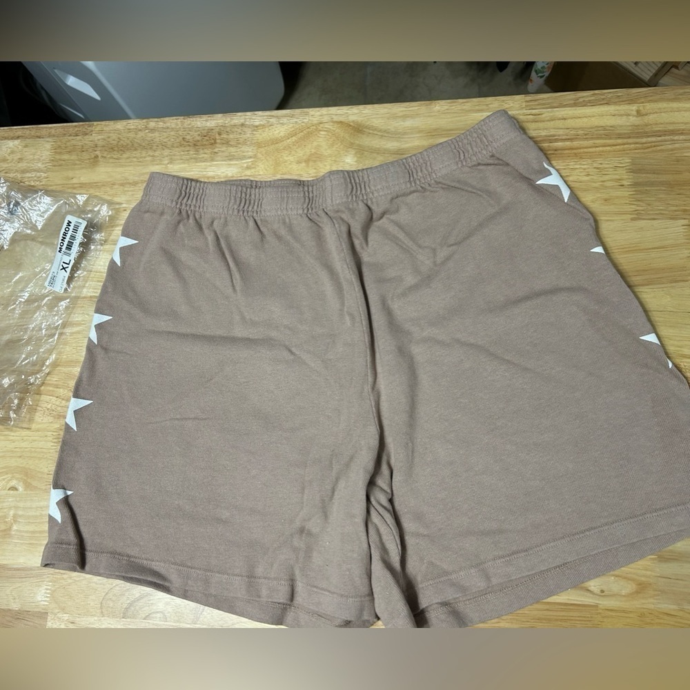Monrow Star Sweat Shorts. NWT. Taupe. Size XL. Retail- $110